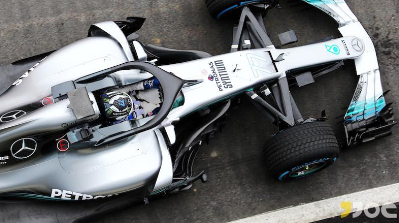 Jaunā "Mercedes" formula ar halo
Foto: Mercedes F1