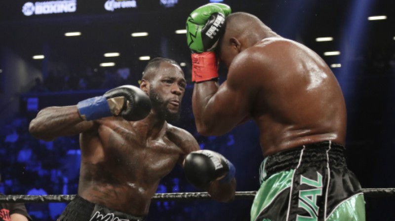 Deontejs Vailders pret Luisu Ortisu
Foto: AP/Scanpix