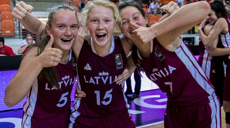 Ketija Vihmane, Raivita Koreņika un Paula Kļeščova
Foto: FIBA
