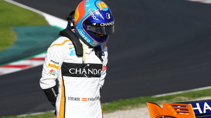 Fernando Alonso pēc tehnisku problēmu piedzīvošanas testos
Foto: imago/Insidefoto/Scanpix