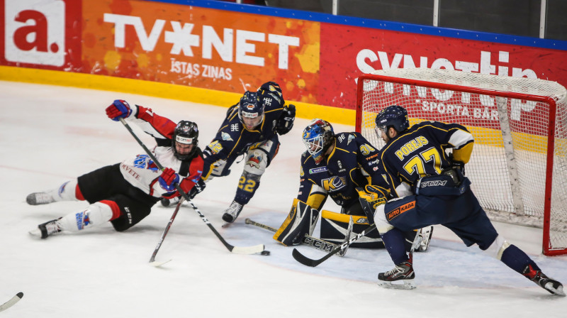 Fragments no pirmās finālspēles starp "Kurbadu" un "Zemgali/LLU"
Foto: Guntis Lazdans, www.lhf.lv