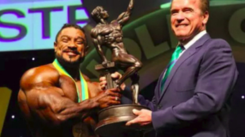 Rulijs Vinklārs un Arnolds Švarcenegers
Foto: musculardevelopment.com