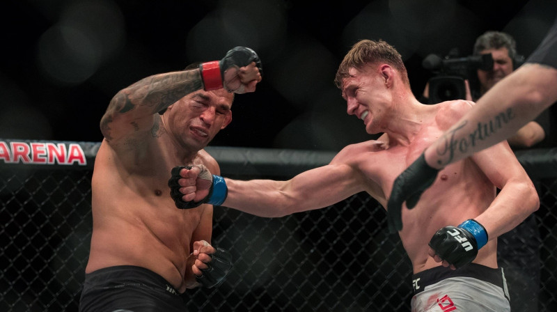 Aleksandrs Volkovs aizsūtīja nokautā Fabrisio Verdumu
Foto: imago/Prime Media images/Scanpix