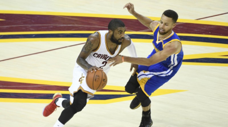 Kairijs Ērvings pret Stefenu Kariju
Foto: USA Today Sports/Scanpix