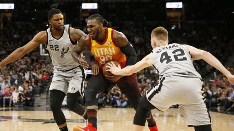 Dāvis Bertāns cenšas apturēt Džā Kraudera caurgājienu
Foto: USA TODAY Sports/Scanpix