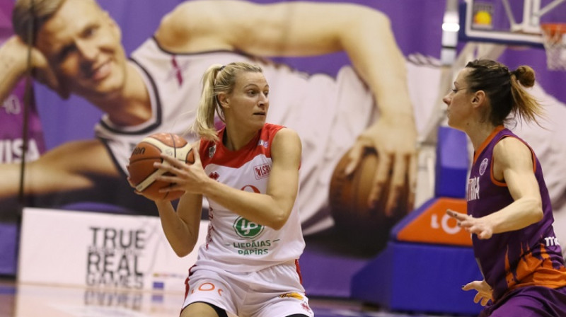 Ieva Veinberga un Gunta Baško
Foto: Ģirts Gertsons