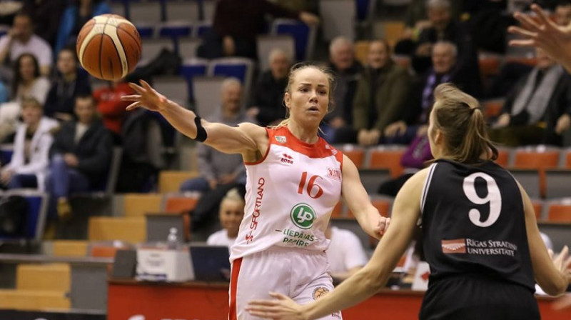 Ilze Jākobsone un Elīna Grinberga
Foto: Ģirts Gertsons