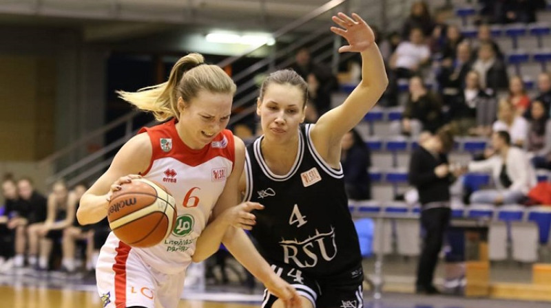 Laura Puriņa un Anna Buša
Foto: Ģirts Gertsons