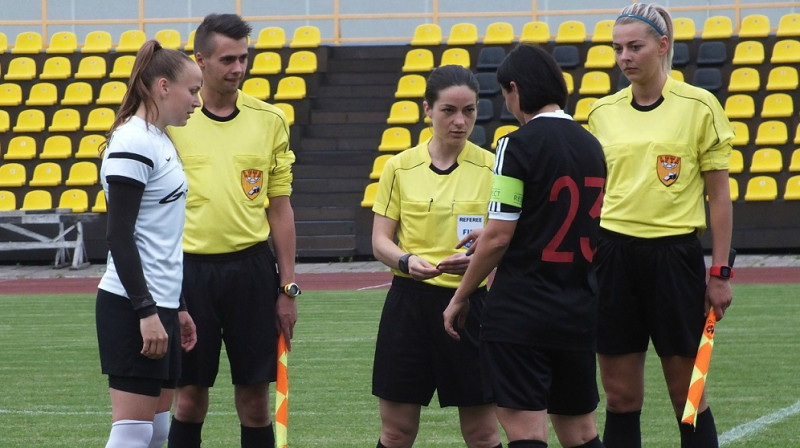 "Liepājas" komandas kapteine Sintija Čamane (#23) pirms spēles pret savu bijušo komandu "Gintra Universitetas"
Foto: "Gintra Universitetas"