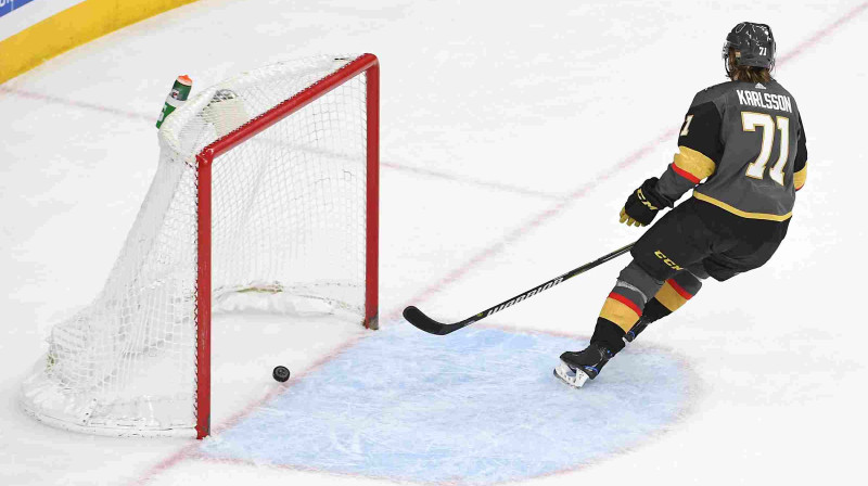 "Golden Knights" uzbrucējs Viljamss Karlsons 40. reizi šosezon iemet ripu vārtos
Foto: USA Today Sports/Scanpix