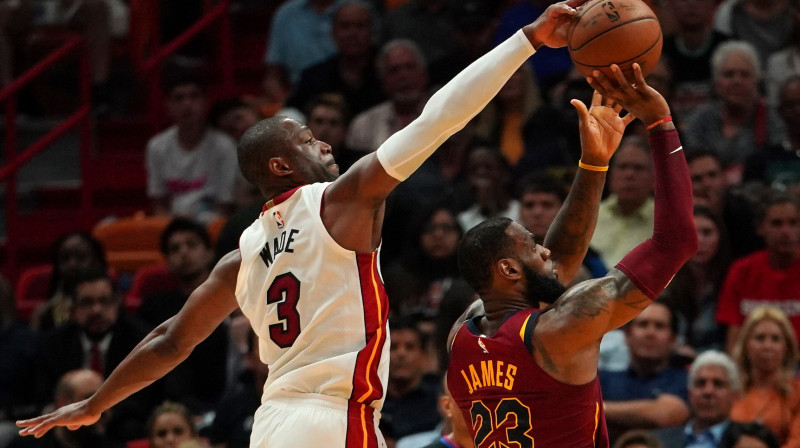 Dveins Veids bloķē Lebronu Džeimsu
Foto: USA Today Sports