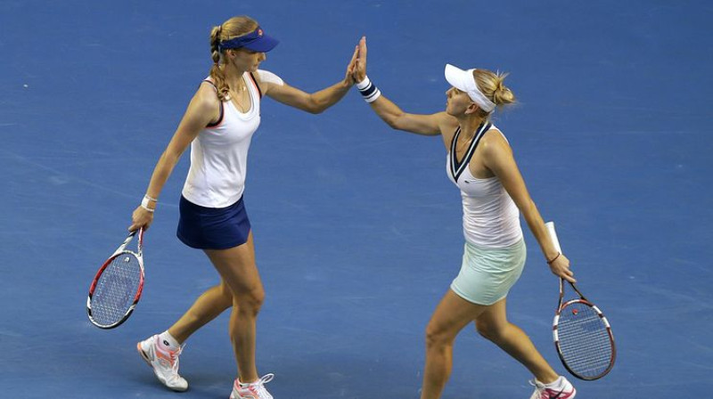 Jekaterina Makarova un Jeļena Vesņina dubultspēlē
Foto: EPA/MAST IRHAM
