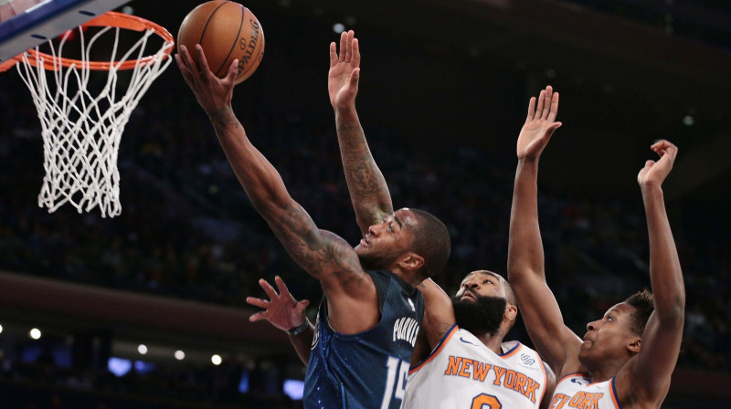 Kailam O'Kvinam un Frankam Nilikinā neizdodas apturēt pretinieku
Foto: USA Today Sports/Scanpix