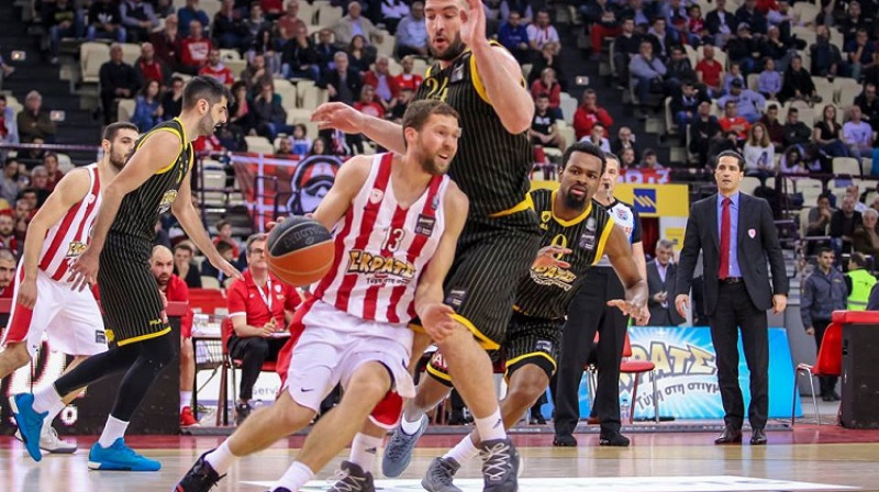 Jānis Strēlnieks 1. aprīļa spēlē pret Atēnu AEK
Foto: Olympiacos