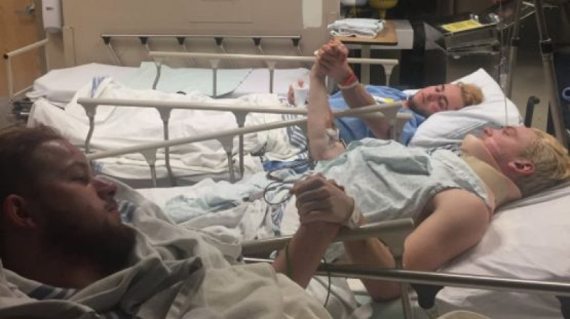 Trīs Humboldas "Broncos" hokejisti atlabst slimnīcā pēc traģiskās autoavārijas
Foto: twitter.com/rjpatter