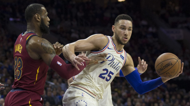 Lebrons Džeimss un Bens Simonss
Foto: AFP/Scanpix