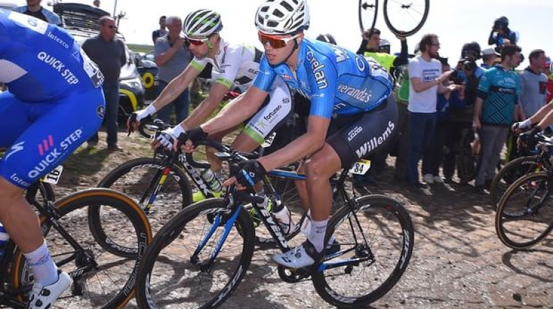 Mihaels Holārtss neilgi pirms kritiena Parīzes - Rubē velobraucienā
Foto: Luc Claessen/Getty Images