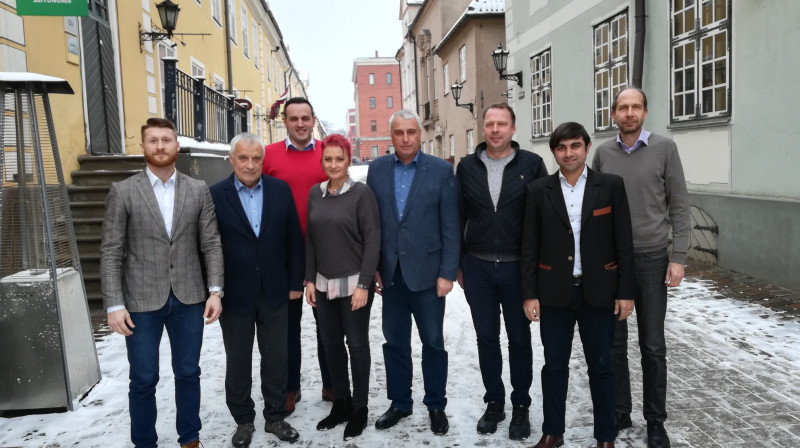 Latvieši Rīgā uzņem viesus EEVZA tikšanās laikā
Foto: www.cev.lu