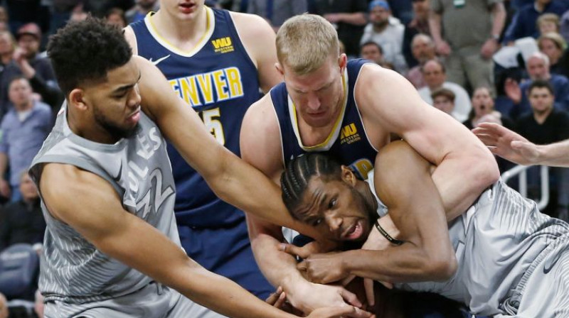 Cīņa starp Minesotas un Denveras komandām bija īpaši sīva
Foto: AP/Scanpix