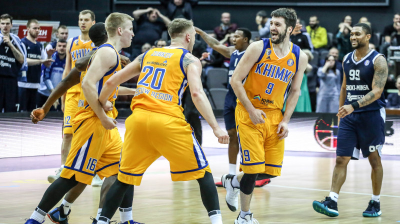 Maskavas apgabala "Khimki" basketbolistu prieki pēc fantastiski izrautās uzvaras (82:79) pār Minskas "Tsmoki"
Foto: VTB League