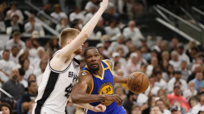 Dāvis Bertāns un Kevins Durents
Foto: USA Today Sports/Scanpix