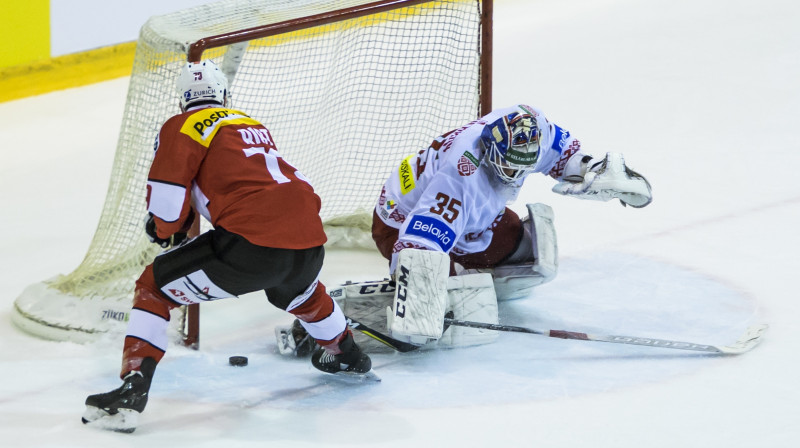 Damjēns Riats (Šveice) gūst savas izlases otros vārtus uzvarā (3:2) pār Baltkrieviju
Foto: Jean-Christophe Bott/AP/Scanpix