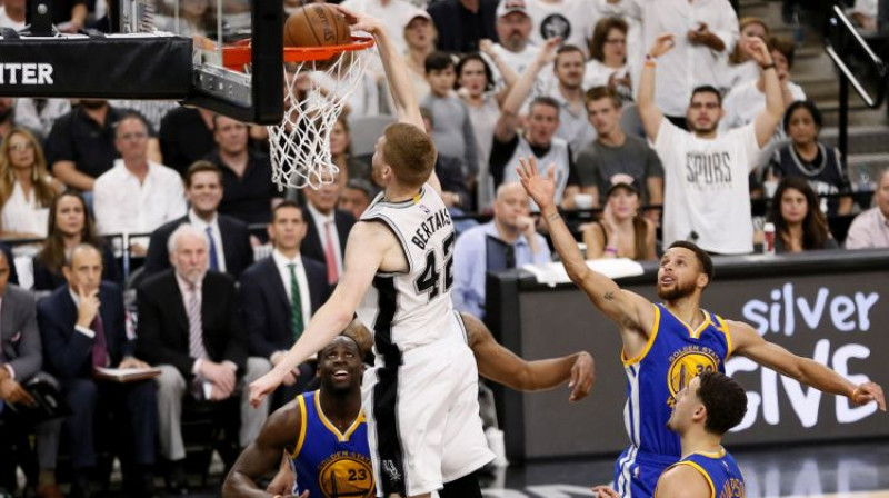 Dāvis Bertāns pagājušā gada sērijā pret "Warriors"
Foto: USA Today Sports/Scanpix