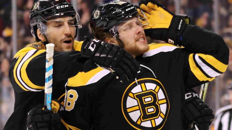 Dāvids Pastrņāks guva trīs vārtus un atdeva trīs piespēles "play-off" mačā pret "Maple Leafs"
Foto: Getty Images North America/Scanpix