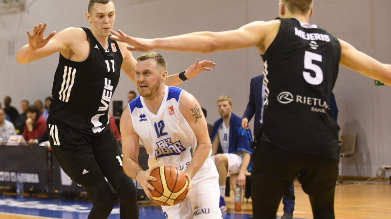 Rinalds Sirsniņš (centrā)
Foto: Romāns Kokšarovs, Sporta Avīze, f64