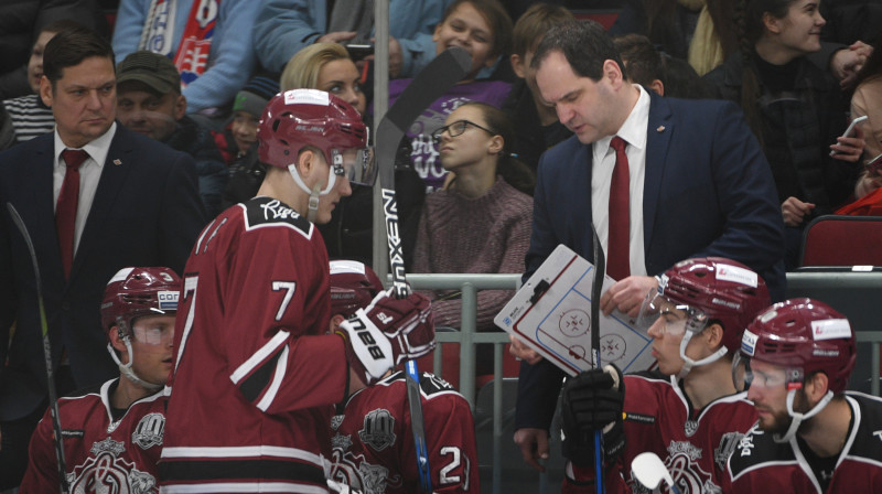 Ģirts Ankipāns un Rīgas "Dinamo" 
Foto: Romāns Kokšarovs, Sporta Avīze, f64