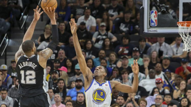 Lamarkuss Oldridžs uzbrukumā "Warriors" grozam
Foto: USA TODAY Sports/Scanpix