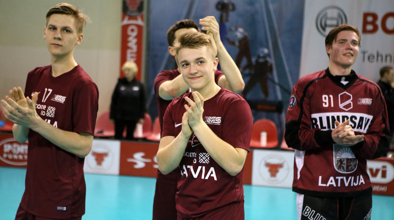 Roberts Zande (no kreisās), Markuss Januševskis un Valters Kasjaņenko
Foto: Ritvars Raits, floorball.lv