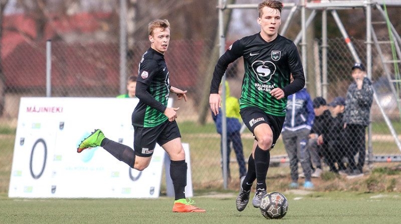 Valts Jaunzems un Eduards Stīpnieks uzbrukumā
Foto: Jānis Līgats