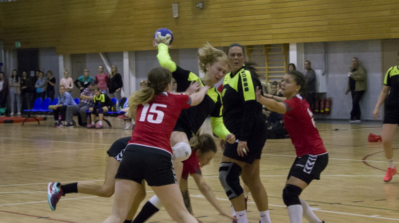 Uzbrukuma smailē Ivita Asare (ar bumbu)
Foto: Elvijs Ozoliņš