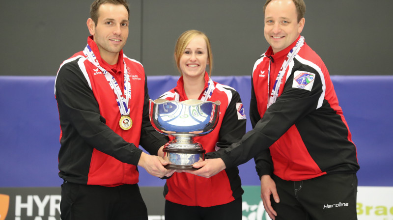 Šveices izlase
Pasaules jaukto pāru kērlinga čempioni 2018
Foto: WCF / Richard Gray
