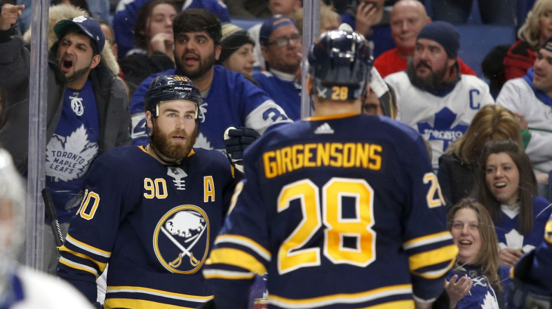 Raiens O'Reilijs un Zemgus Girgensons 
Foto: Sipa USA / Scanpix