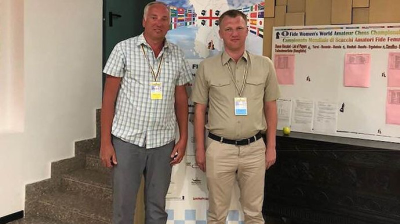 Uldis Melderis (no kreisās) un Andris Ručs Sardīnijā