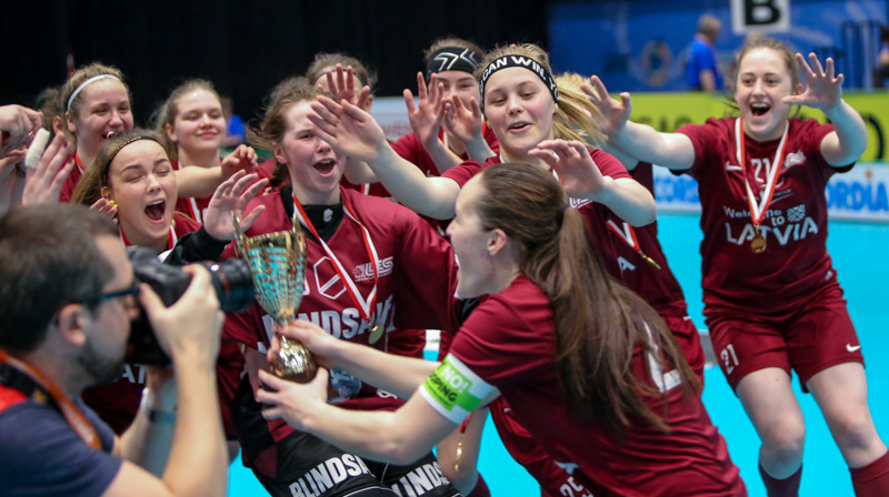 Pirmās medaļas Latvijas sieviešu florbolā!
Foto: Ritvars Raits, floorball.lv
