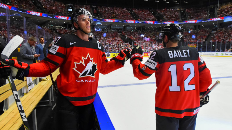 Konors Makdeivids sakrāja trīs rezultatīvas piespēles, savukārt Džošam Beilijam 1+1
Foto: IIHF