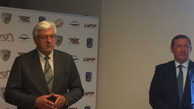 Regbija federācijas prezidenta kandidāti Juris Silovs (no labās) un Aivars Pilenieks