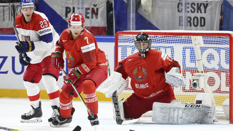 Čehijas hokejisti uzbrūk baltkrievu vārtiem.
Foto: IIHF