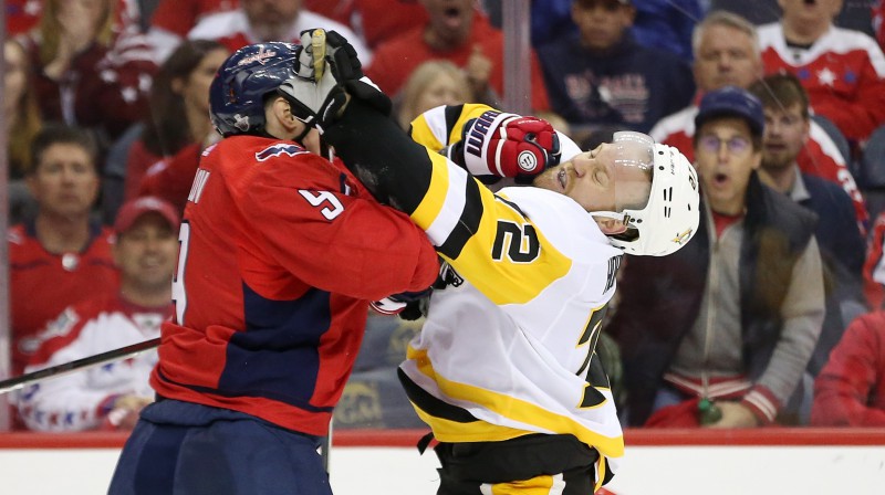 Dmitrijs Orlovs un Patriks Hērnkvists
Foto: USA Today Sports/Scanpix