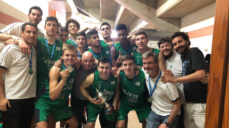 Artūrs Žagars un "Joventut" juniori: Spānijas vicečempioni
Foto: Joventut