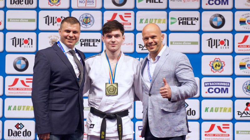 Artjoms Galaktionovs (vidū) 
Foto: Latvian JUDO Federation