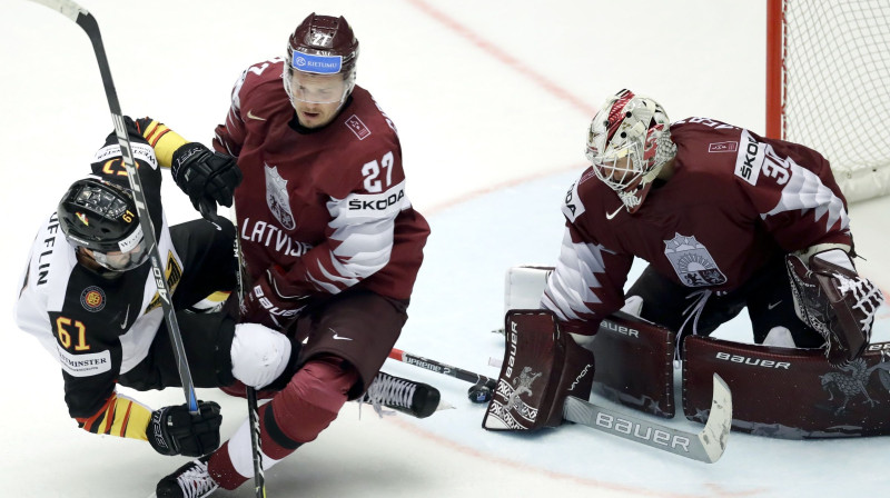 Oskars Cibuļskis un Elvis Merzļikins
Foto: Reuters/Scanpix