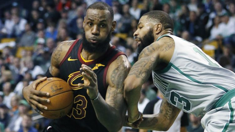 Lebrons Džeimss un Markuss Moriss
Foto: AP/Scanpix