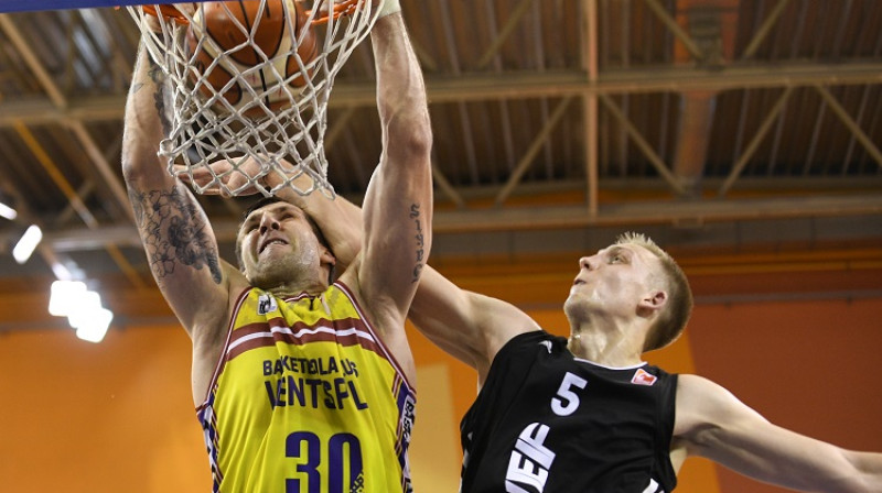 Ronalds Zaķis un Mareks Mejeris
Foto: Romāns Kokšarovs, f64