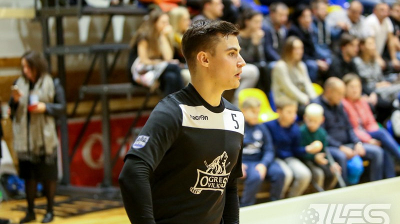 Edgars Birkenfelds kļuvis par aizvadītās Elvi florbola līgas rezultatīvāko debitantu:
Foto: Floorball.lv