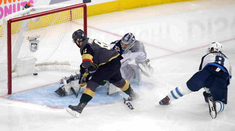 "Golden Knights" uzbrucējs Džonatans Maršesū guva divus vārtus uzvarētajā cīņā pār "Jets"
Foto: AFP/Scanpix