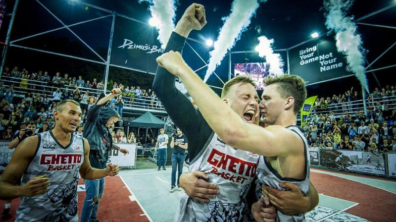 "Rīga Ghetto Basket" pēc uzvaras 13. maija turnīrā Grīziņkalnā
Publicitātes foto